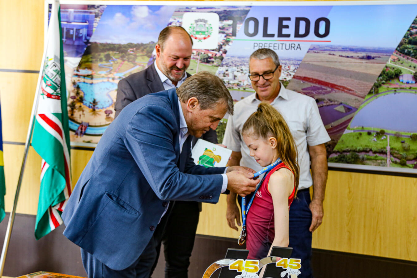Campeã brasileira de ginástica rítmica foi recepcionada pelo Gabinete do Prefeito