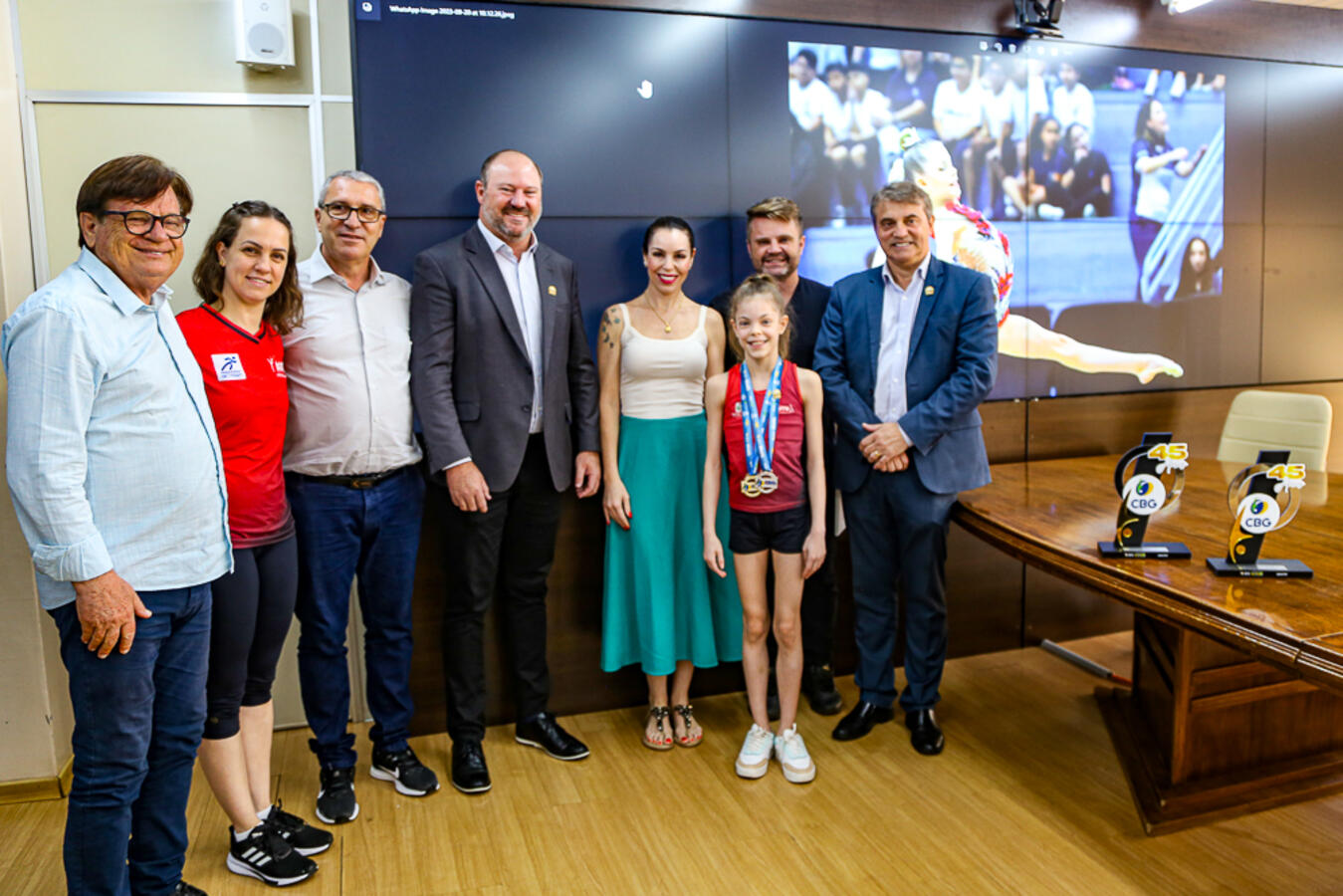 Campeã brasileira de ginástica rítmica foi recepcionada pelo Gabinete do Prefeito