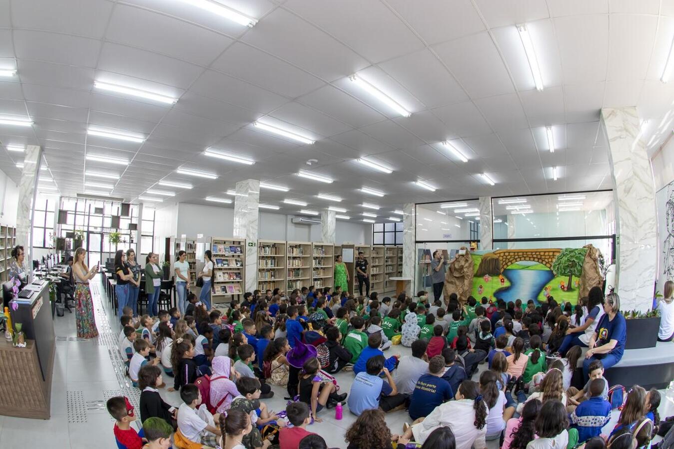 Atividades do evento atraíram quase 5.000 pessoas; algumas cadastraram-se na Biblioteca Pública, que coleciona números admiráveis desde que foi reinaugurada