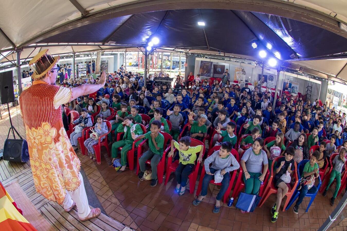 Atividades do evento atraíram quase 5.000 pessoas; algumas cadastraram-se na Biblioteca Pública, que coleciona números admiráveis desde que foi reinaugurada