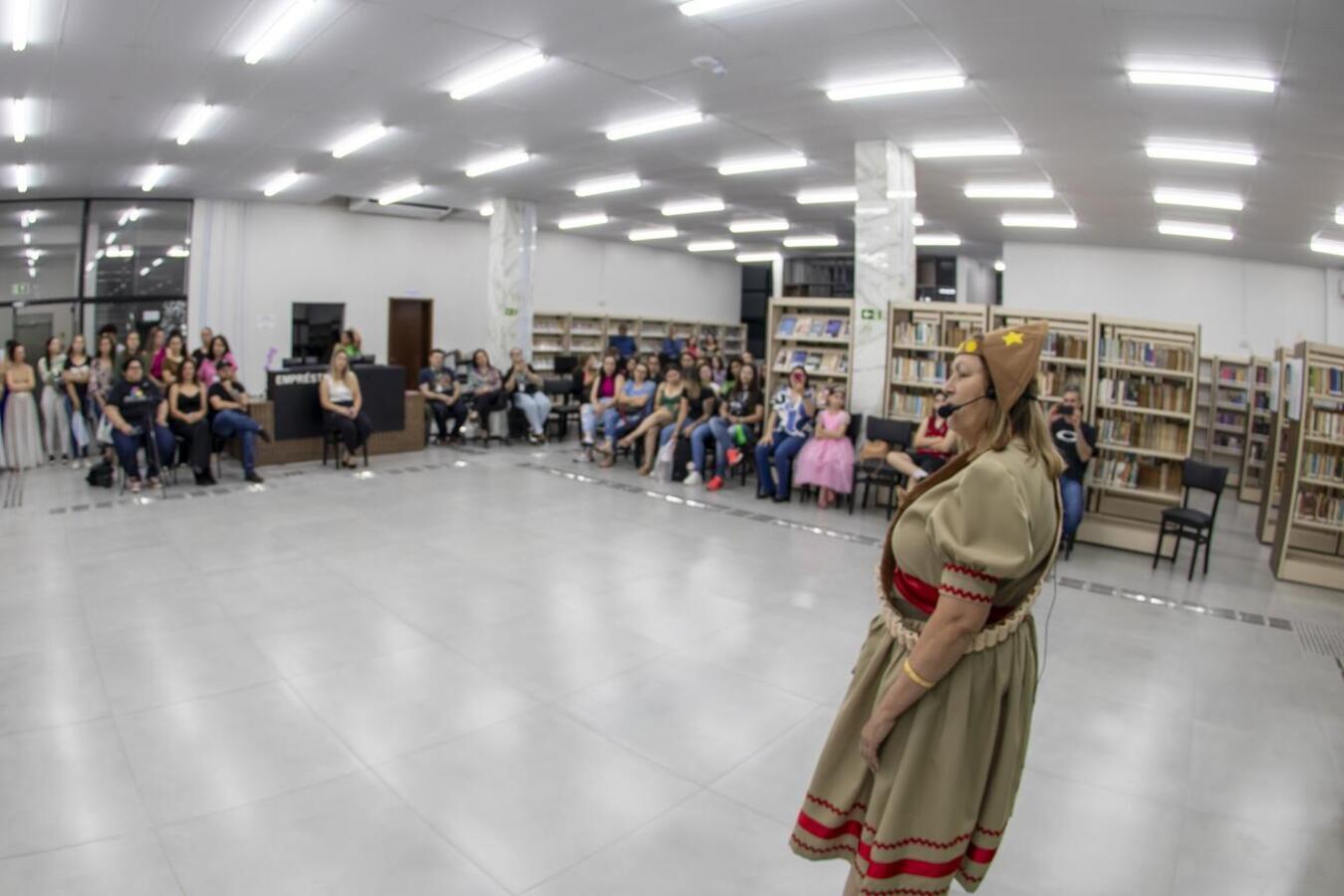 Atividades do evento atraíram quase 5.000 pessoas; algumas cadastraram-se na Biblioteca Pública, que coleciona números admiráveis desde que foi reinaugurada