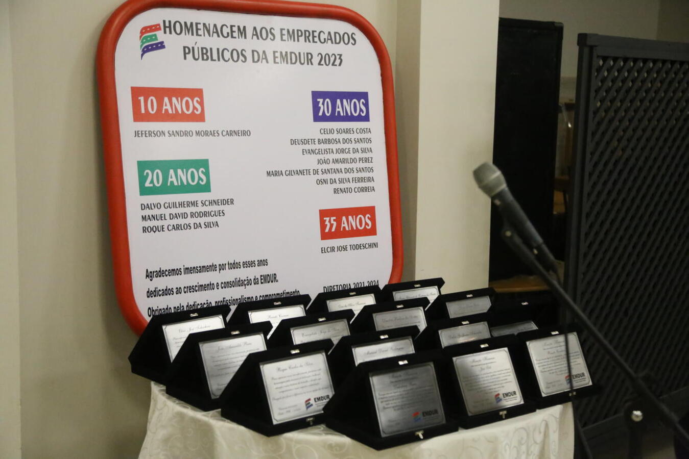 Emdur realiza encontro e homenageia trabalhadores por serviços prestados