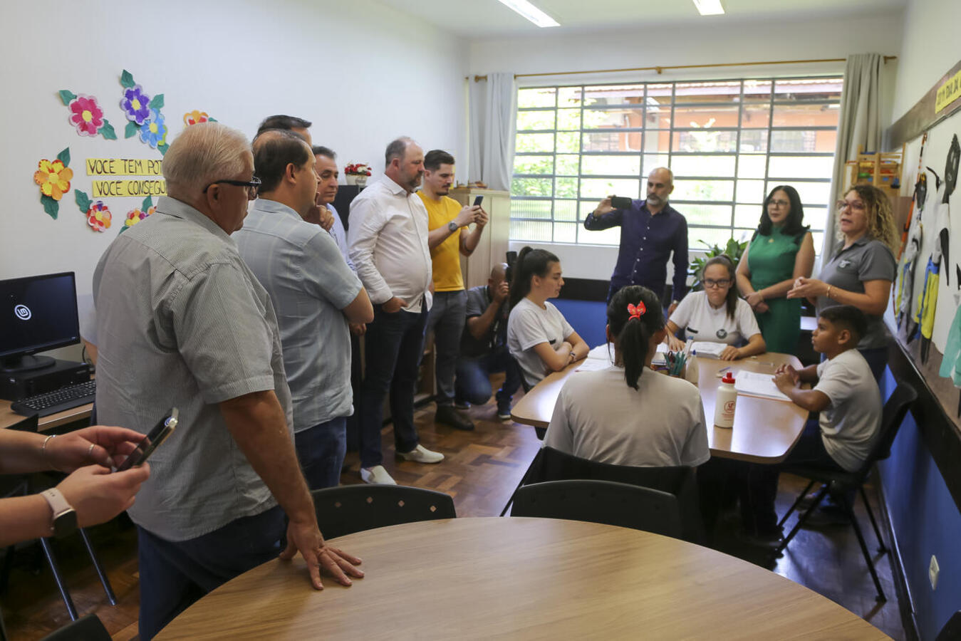 Executivo municipal recepciona secretário estadual de Educação do Paraná