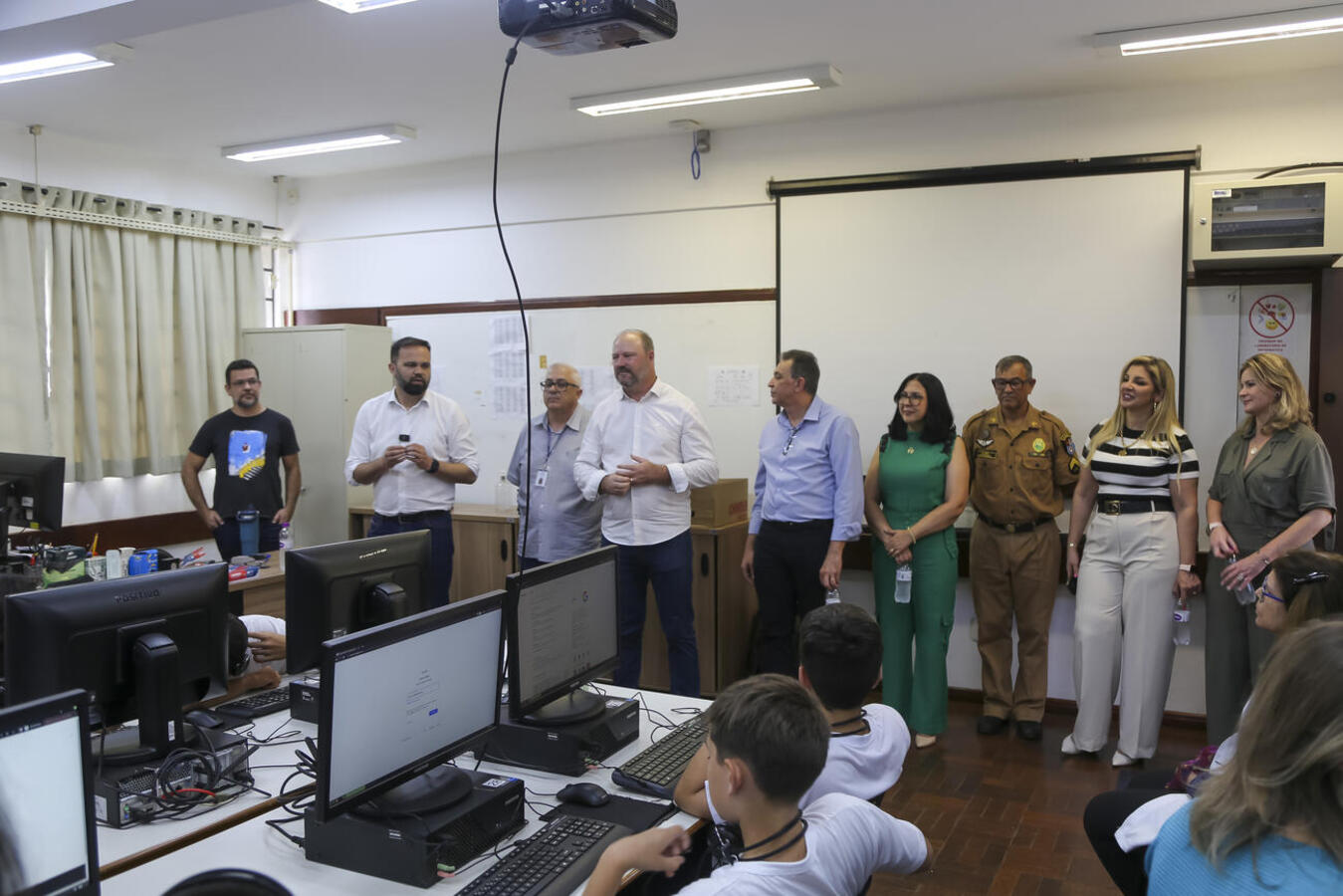 Executivo municipal recepciona secretário estadual de Educação do Paraná
