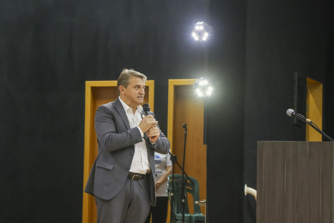 Executivo municipal recepciona secretário estadual de Educação do Paraná