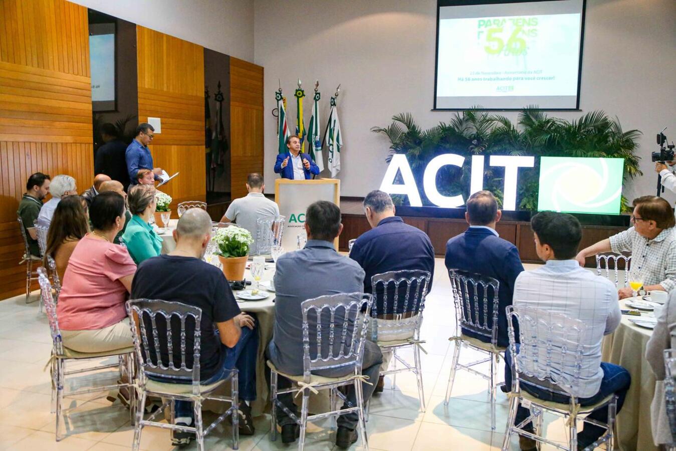 Prefeito destaca importância da ACIT durante comemoração do 56º aniversário da entidade