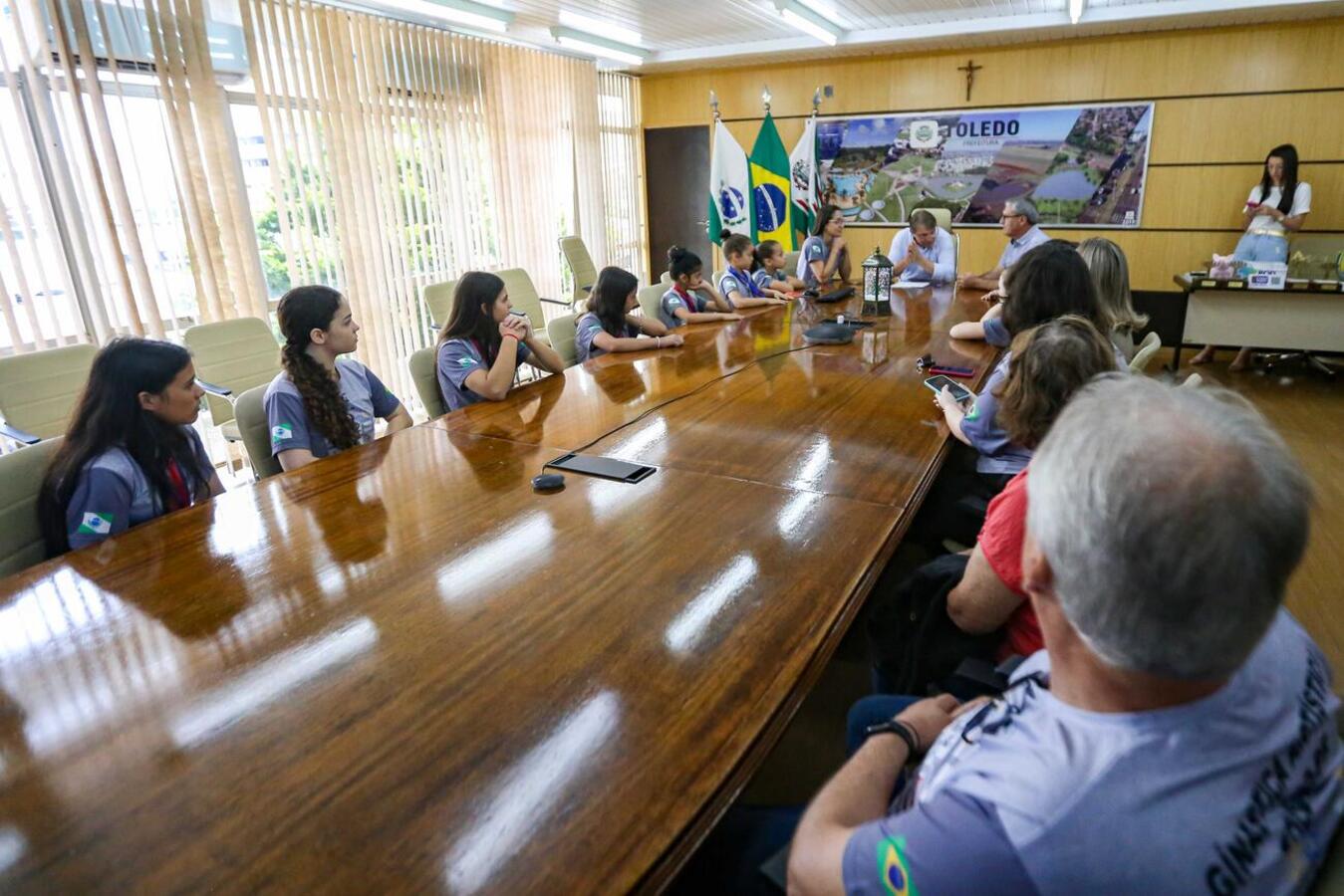 Campeãs paranaenses de GA são recebidas pelo Executivo Municipal