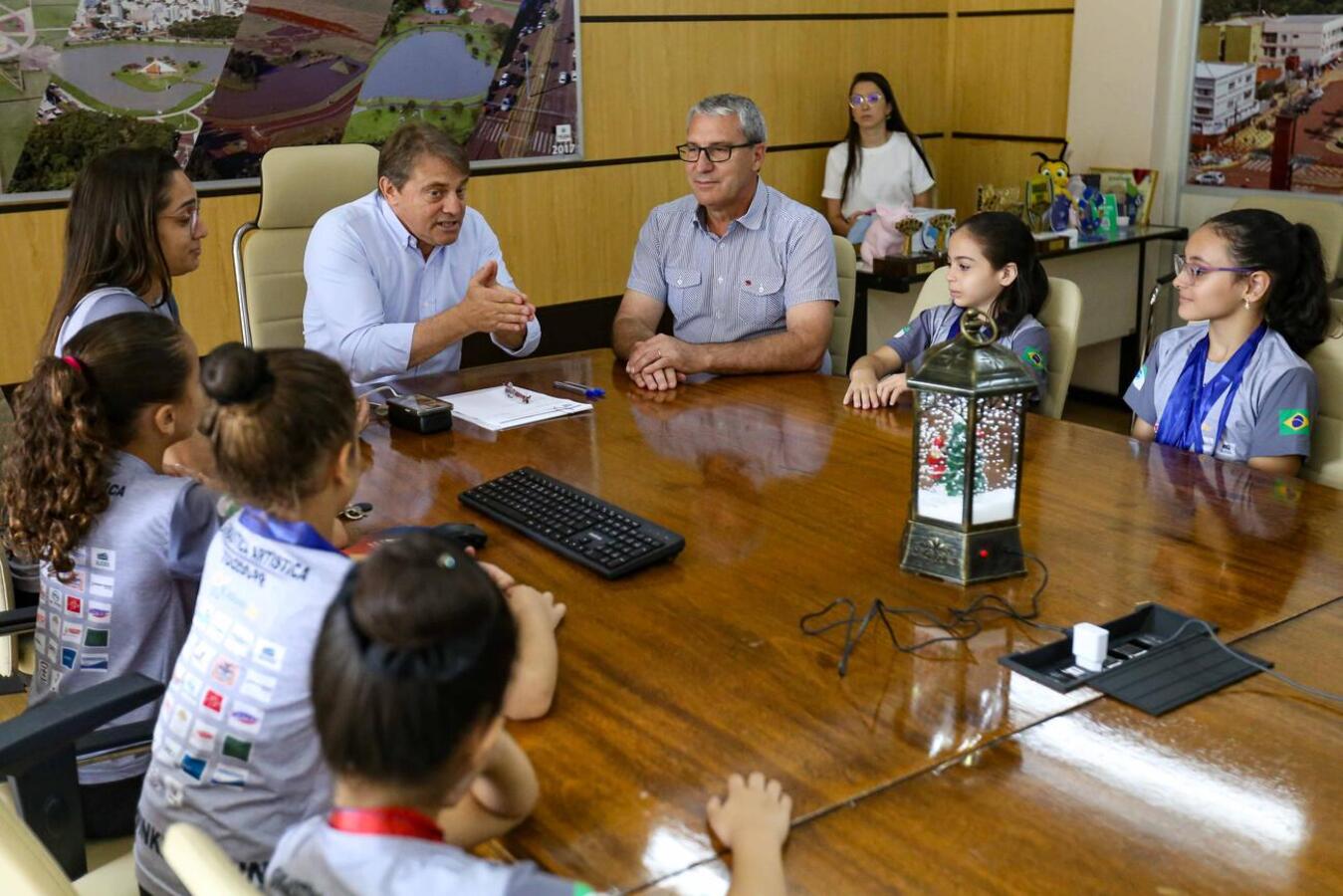 Campeãs paranaenses de GA são recebidas pelo Executivo Municipal