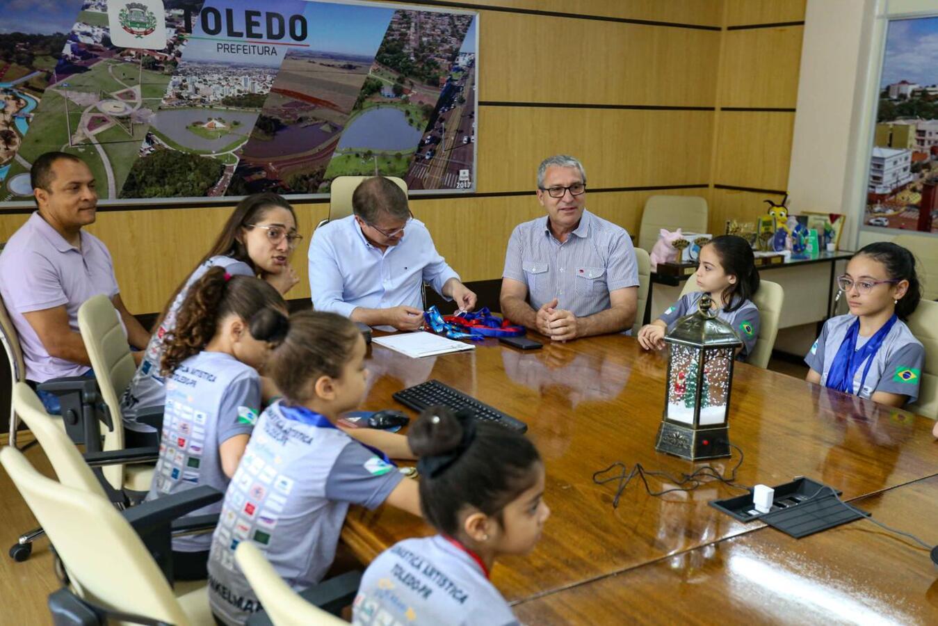 Campeãs paranaenses de GA são recebidas pelo Executivo Municipal