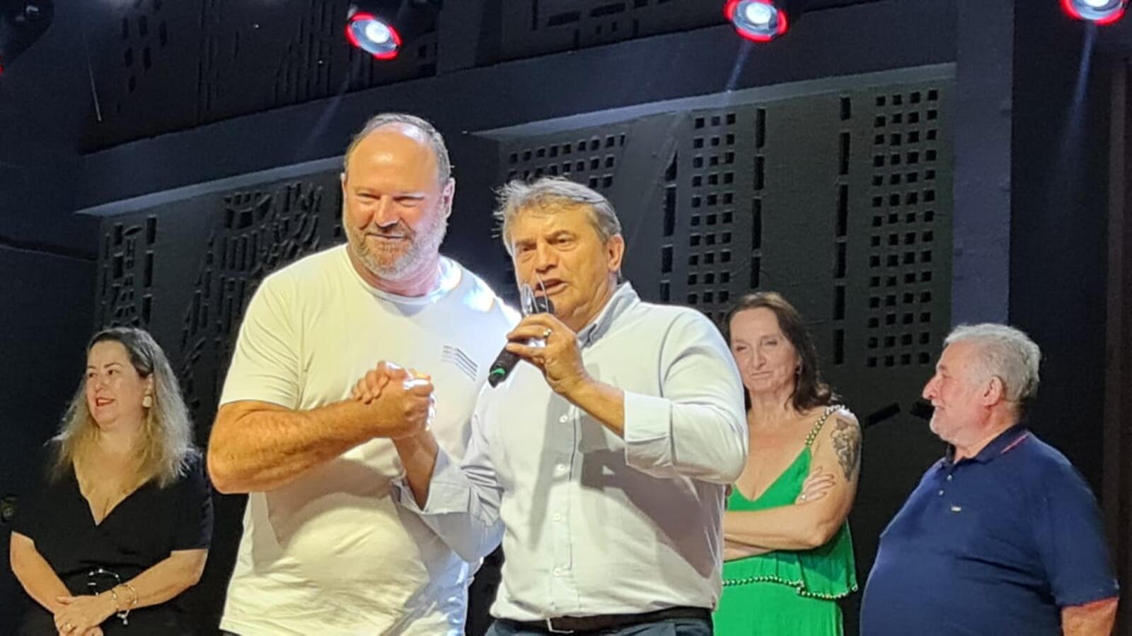 A solenidade de abertura dos 55 dias de festejos natalinos lotou a Praça Willy Barth e seu entorno na noite de sexta-feira (10)