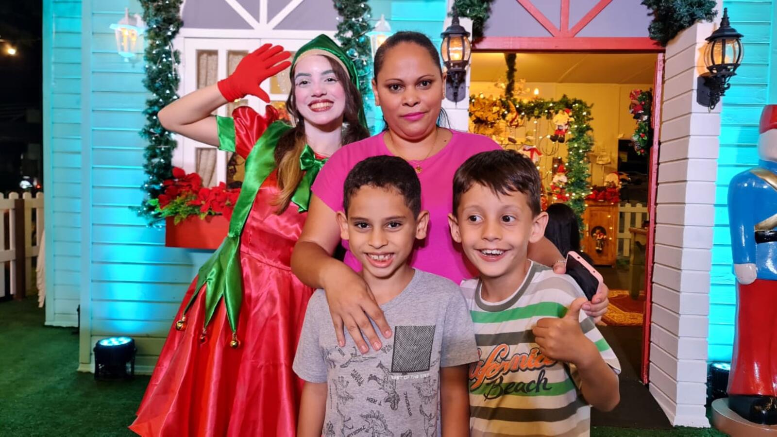 A solenidade de abertura dos 55 dias de festejos natalinos lotou a Praça Willy Barth e seu entorno na noite de sexta-feira (10)