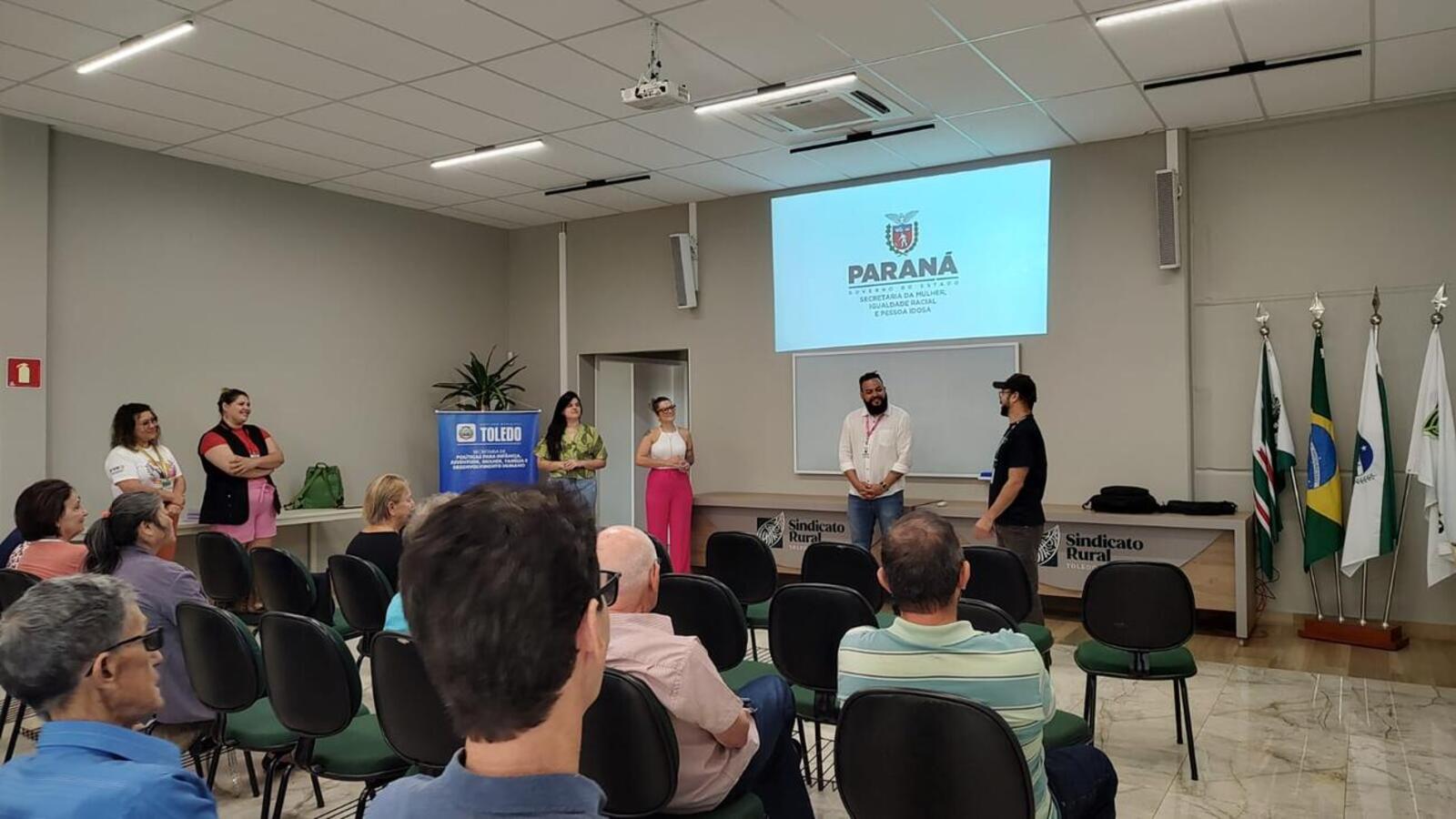 Mais de 100 pessoas devem passar pelo curso básico de Smartphone e pelas oficinas livres e de segurança digital