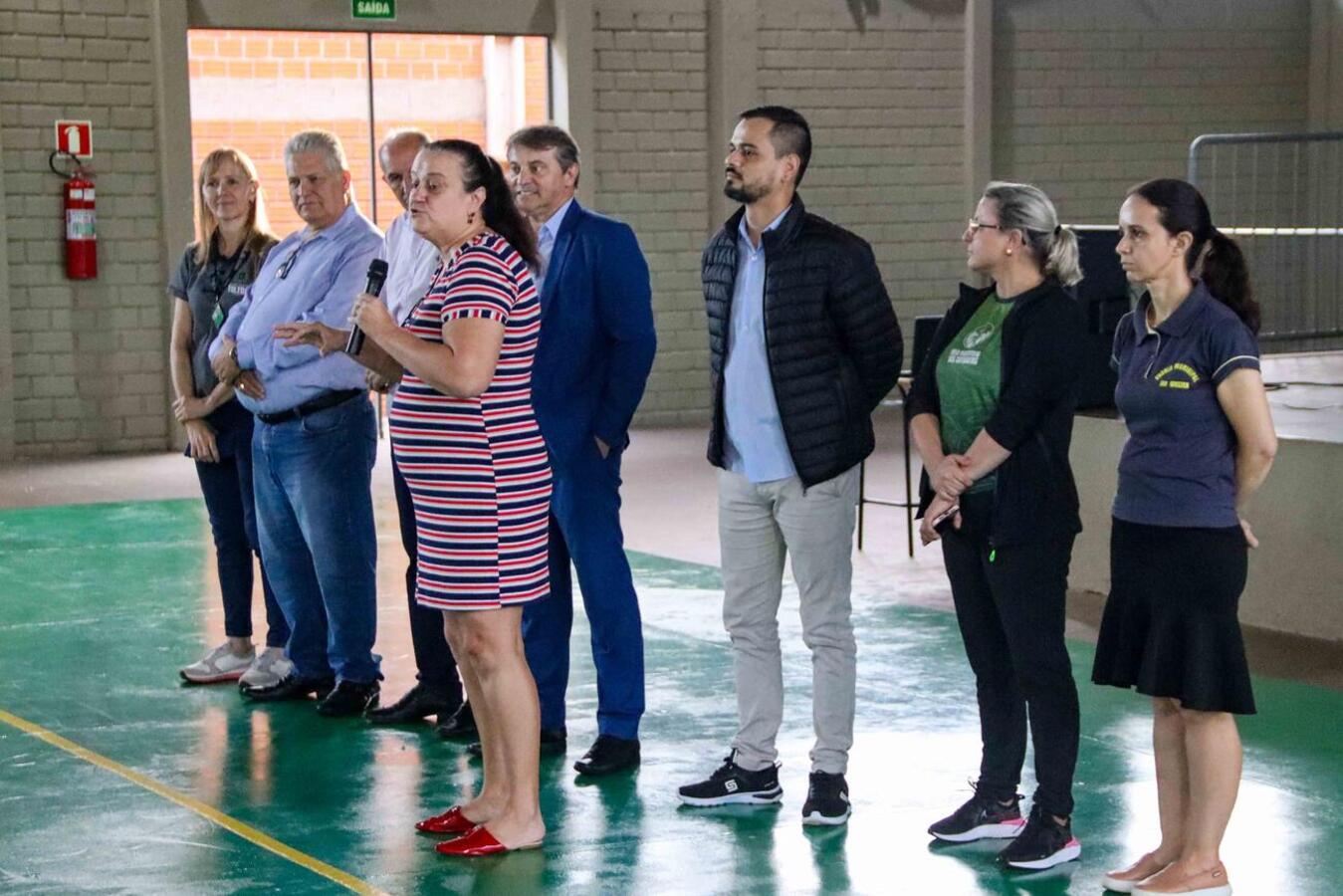 A entrega da estrutura reformada aconteceu com a presença da comunidade escolar 