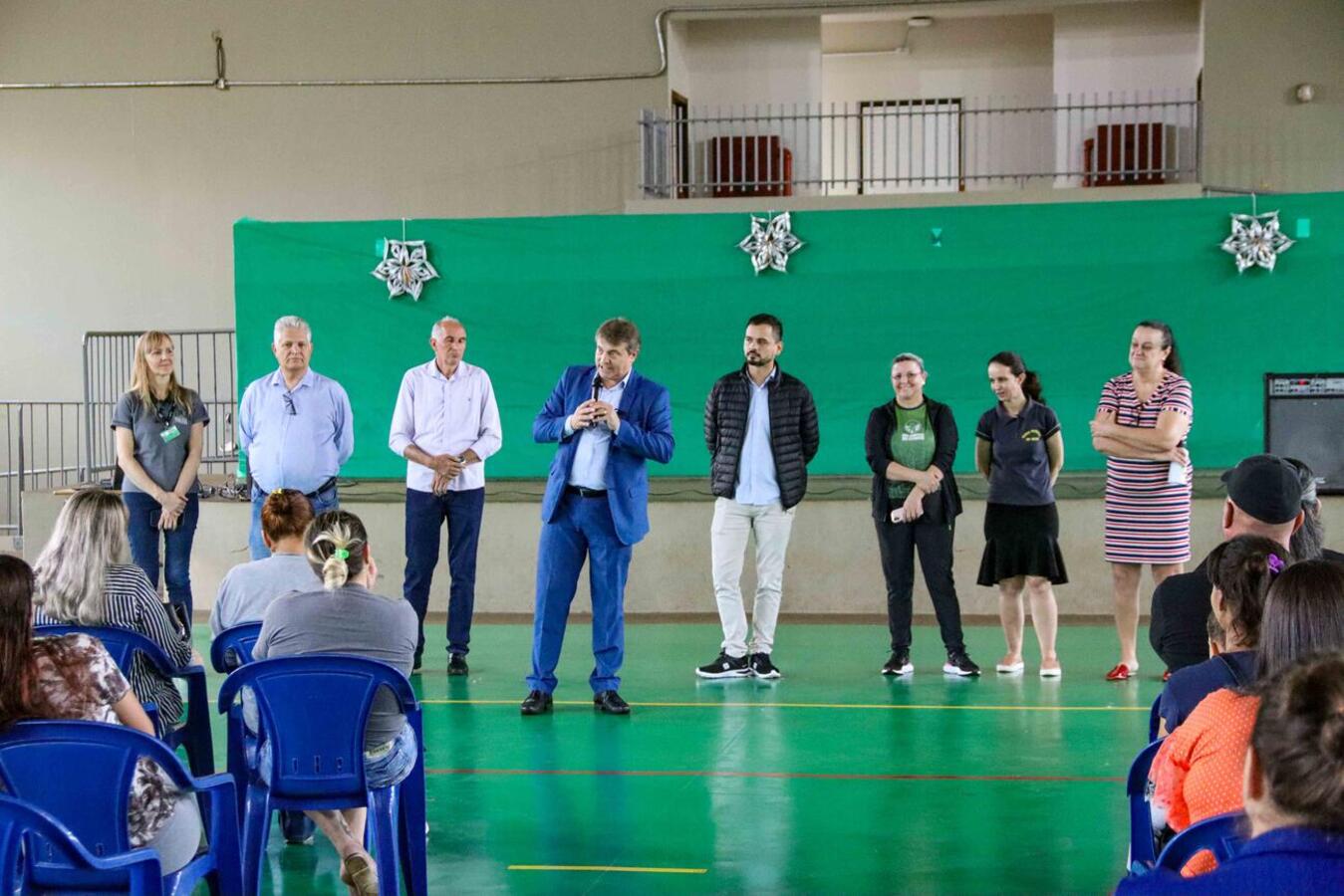 A entrega da estrutura reformada aconteceu com a presença da comunidade escolar 