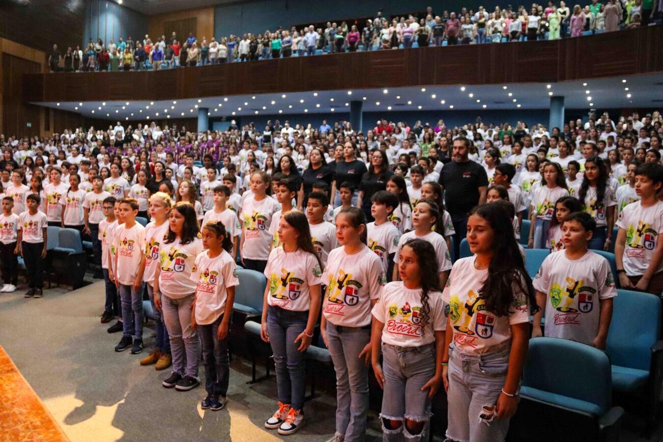Teatro Municipal foi palco de mais uma formatura do PROERD