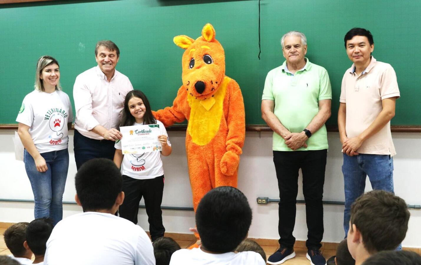 O Programa Veterinário Mirim é realizado pelo Município de Toledo, por meio de diversas secretarias, em parceria com a Pontifícia Universidade Católica do Paraná (PUC-PR)