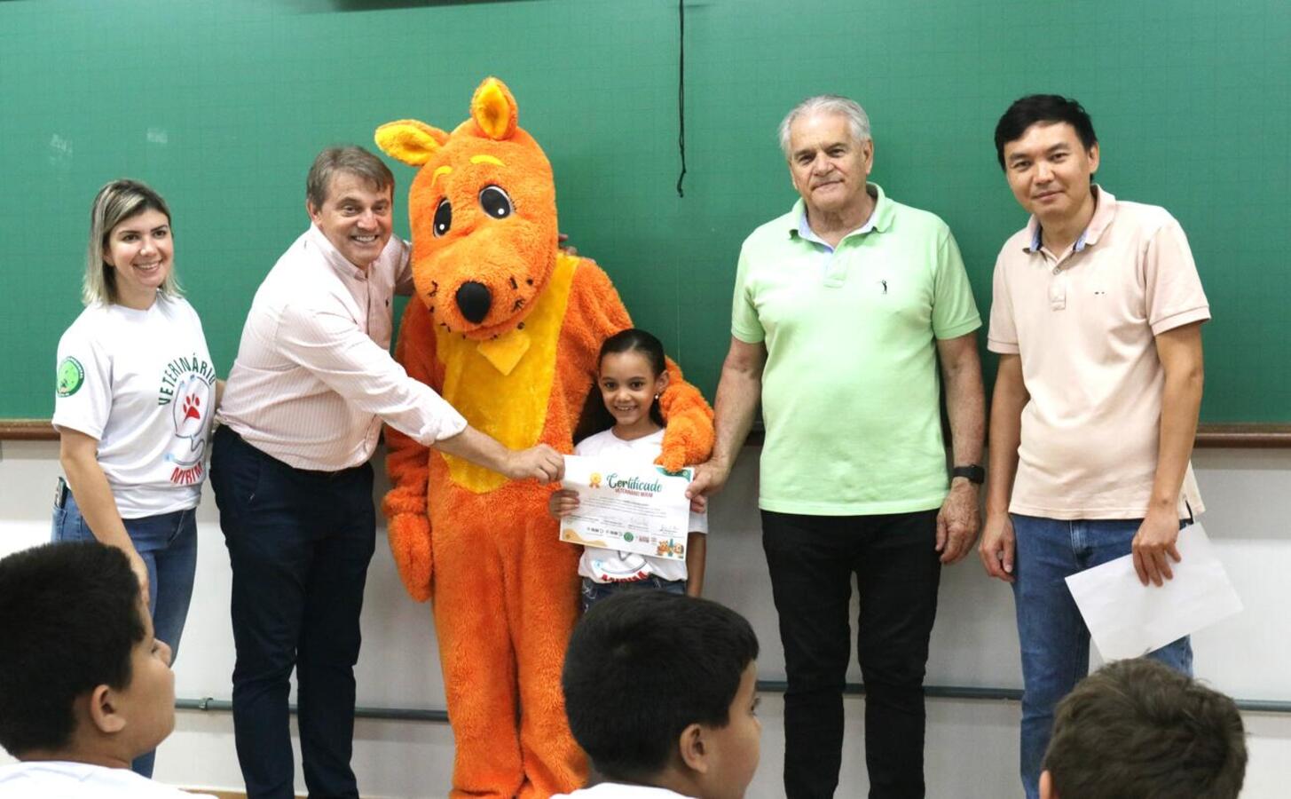 O Programa Veterinário Mirim é realizado pelo Município de Toledo, por meio de diversas secretarias, em parceria com a Pontifícia Universidade Católica do Paraná (PUC-PR)