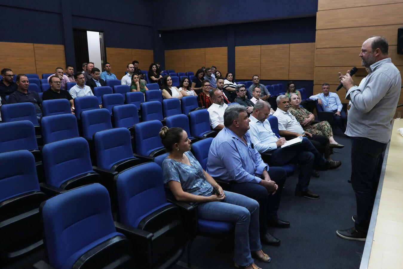Representantes de 10 municípios dos Campos Gerais que fazem parte de consórcio foram recebidos na manhã desta quinta (17) no Auditório Acary Oliveira