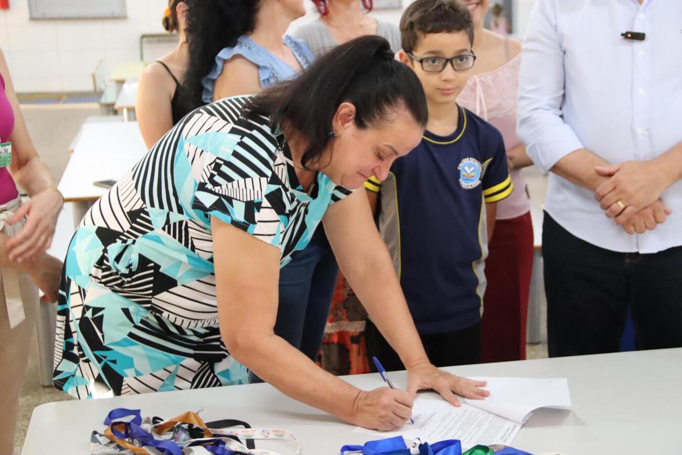 Com a presença de várias lideranças políticas, educacionais e comunitárias, ato foi realizado na tarde desta terça (21) na Escola Municipal Alberto Santos Dumont