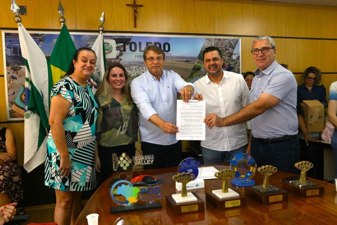 Atos realizados nesta terça (21) consolidam ações de apoio aos trabalhos realizados pela Casa de Maria e pelos grupos da terceira idade de Toledo