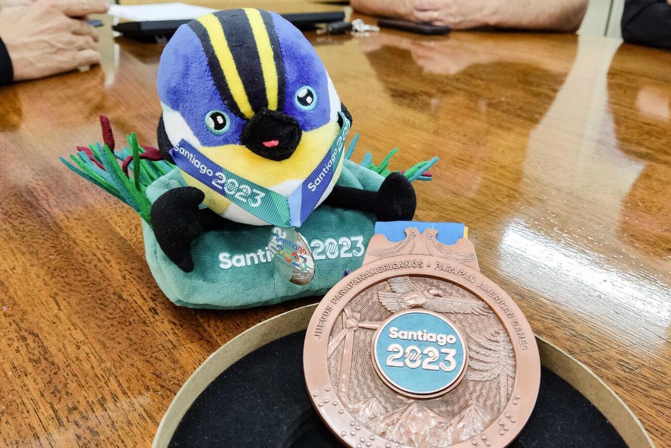 Bronze no Parapan, Breno Johann é recebido pelo prefeito toledano