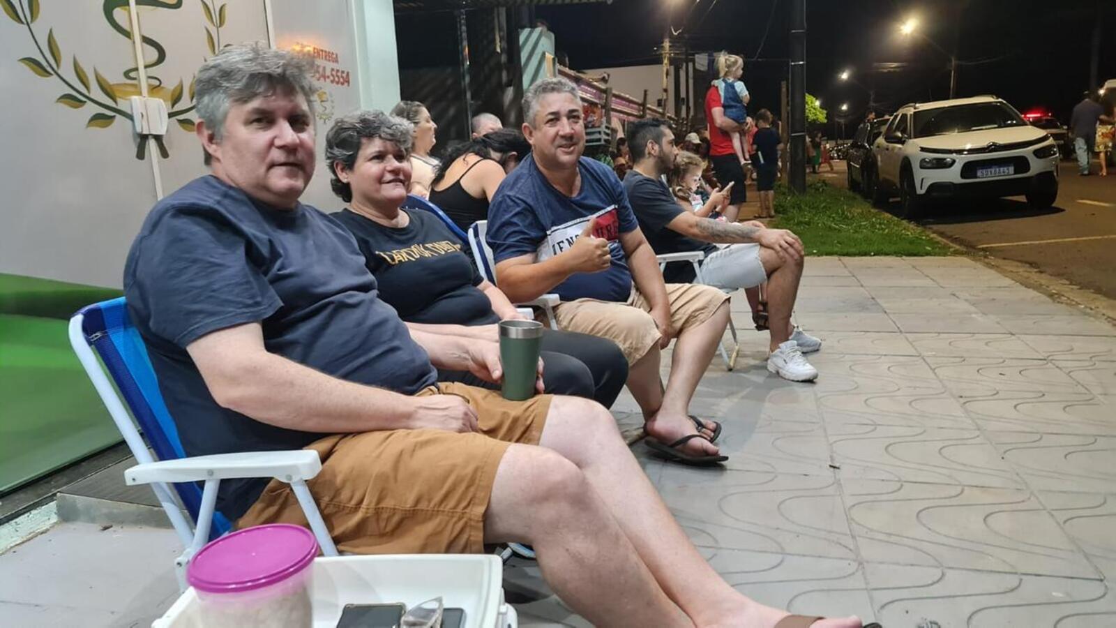 Multidão prestigia show de Guilherme e Santiago para comemorar os 71 anos de Toledo