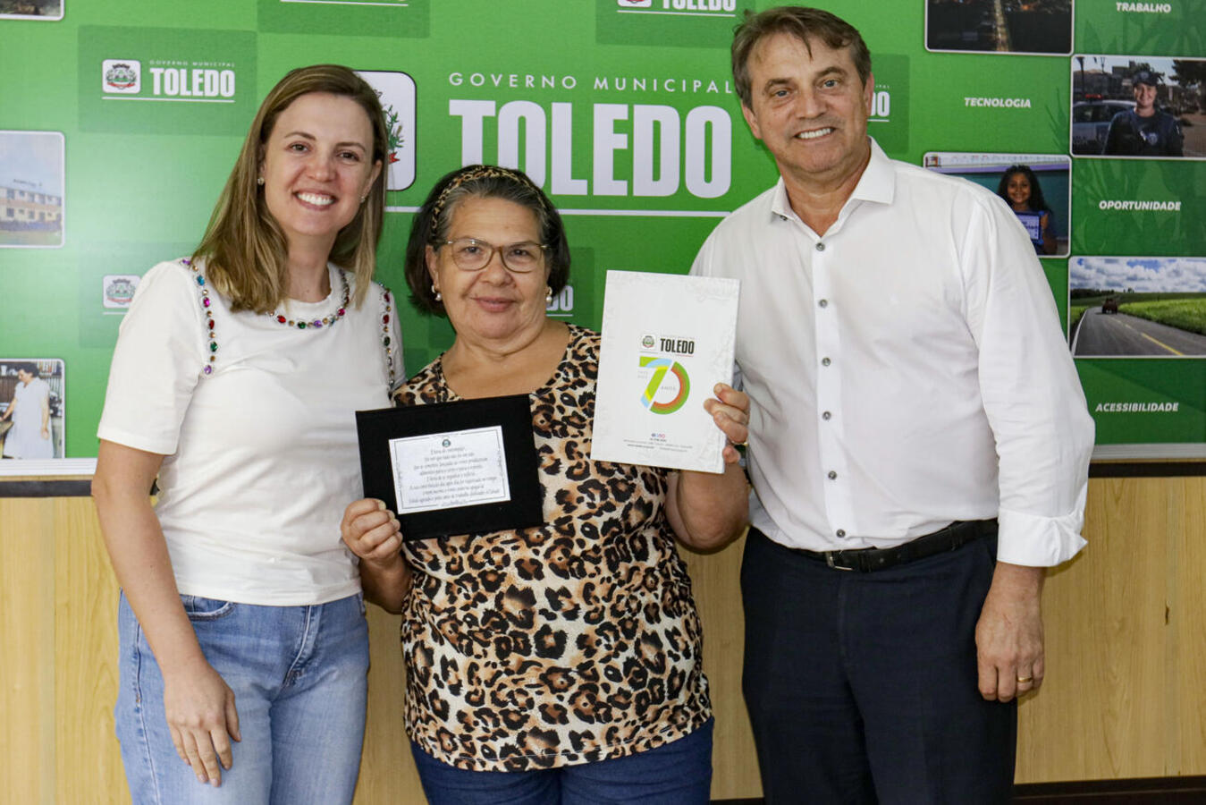 Prefeito recepciona servidoras municipais e assina portarias de aposentadorias