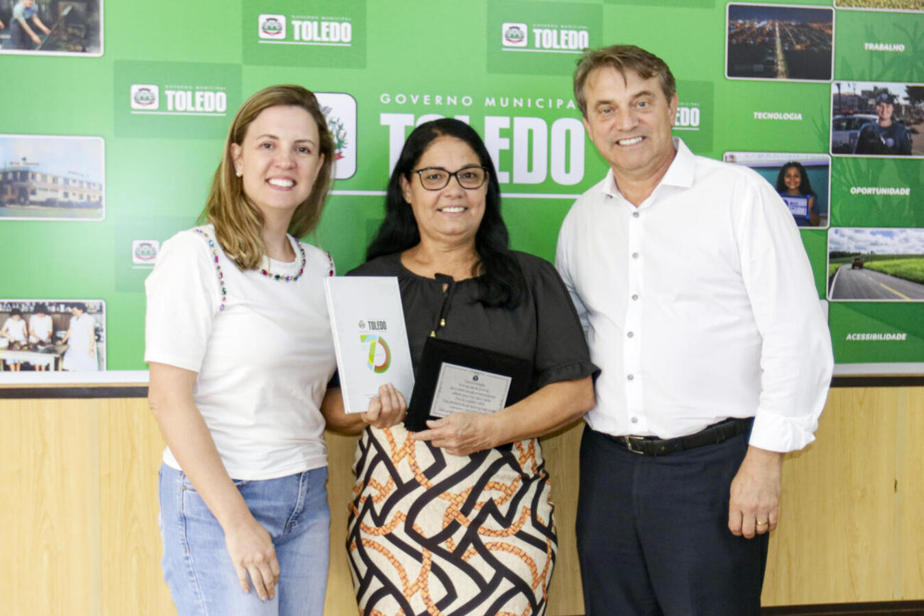 Prefeito recepciona servidoras municipais e assina portarias de aposentadorias