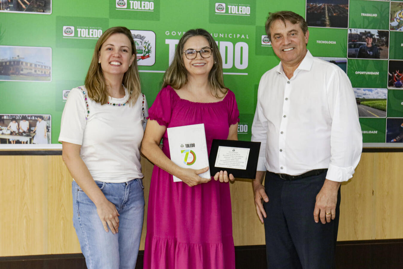 Prefeito recepciona servidoras municipais e assina portarias de aposentadorias