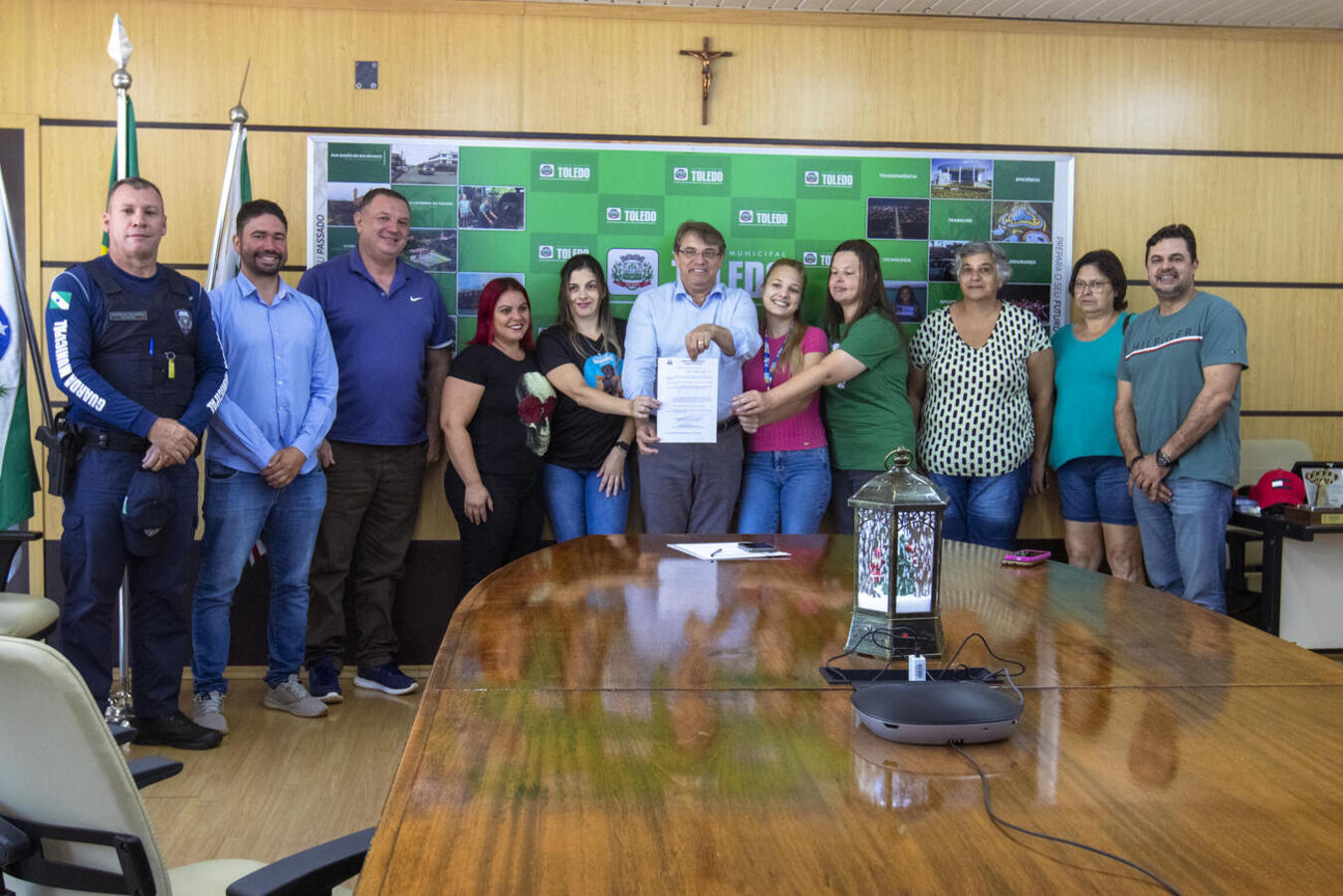 Representantes da categoria foram recebidas na manhã desta quinta-feira (28) na Sala de Reuniões do Gabinete do Prefeito na qual lei foi simbolicamente assinada