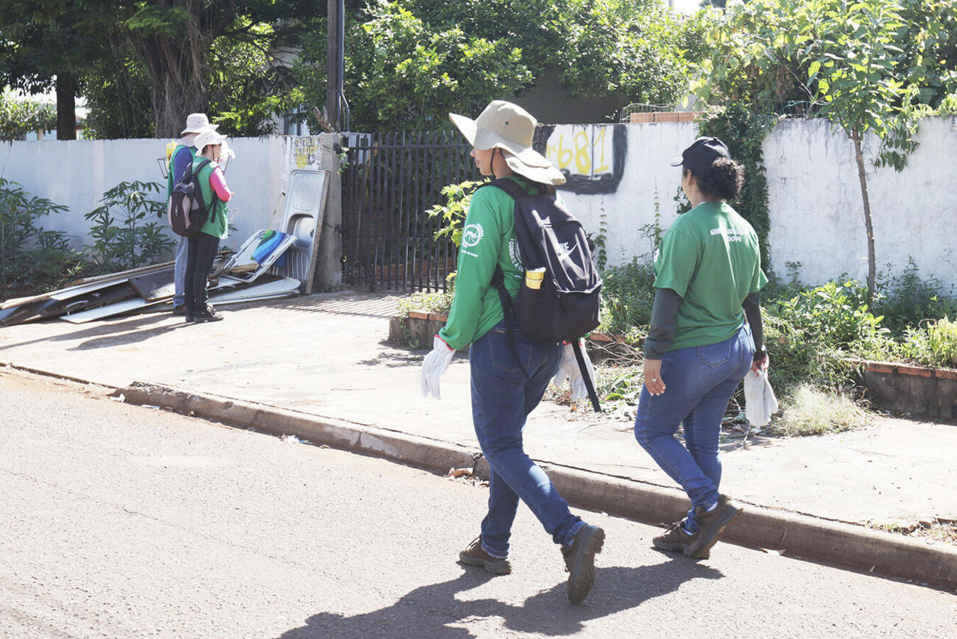 Ação de combate ao Aedes aegypti segue até quinta (21); até lá, população do bairro deve colocar objetos que servem de criadouro para o mosquito em frente de casa