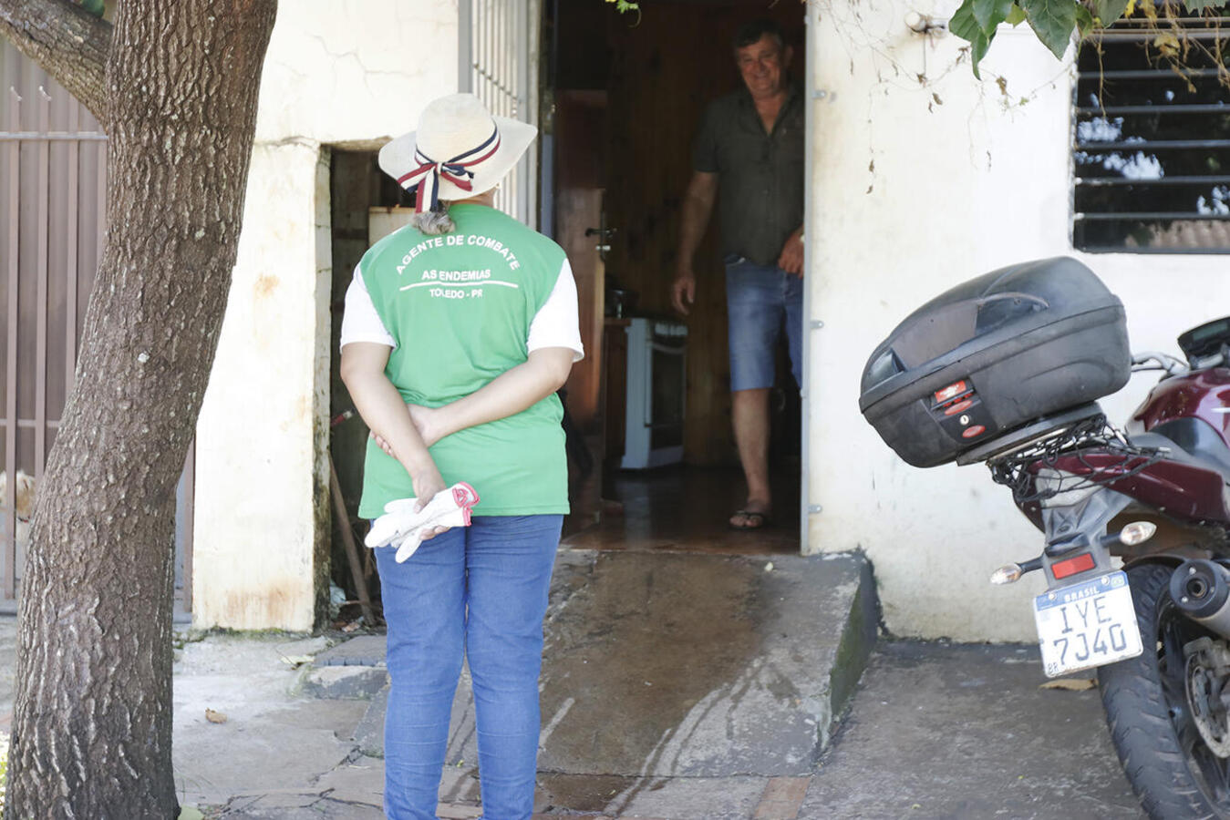 Ação de combate ao Aedes aegypti segue até quinta (21); até lá, população do bairro deve colocar objetos que servem de criadouro para o mosquito em frente de casa