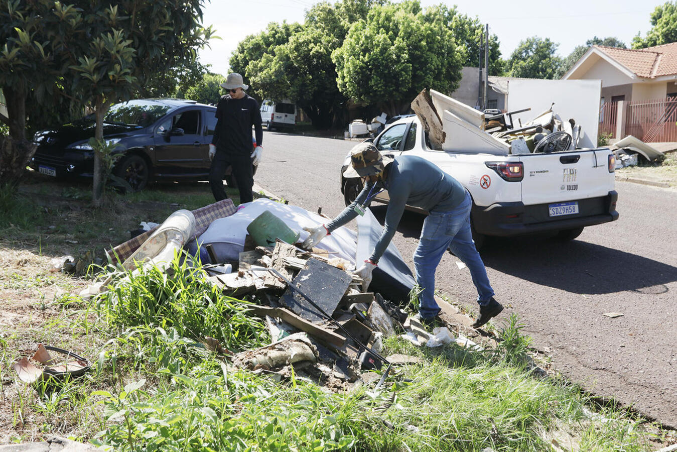Ação de combate ao Aedes aegypti segue até quinta (21); até lá, população do bairro deve colocar objetos que servem de criadouro para o mosquito em frente de casa