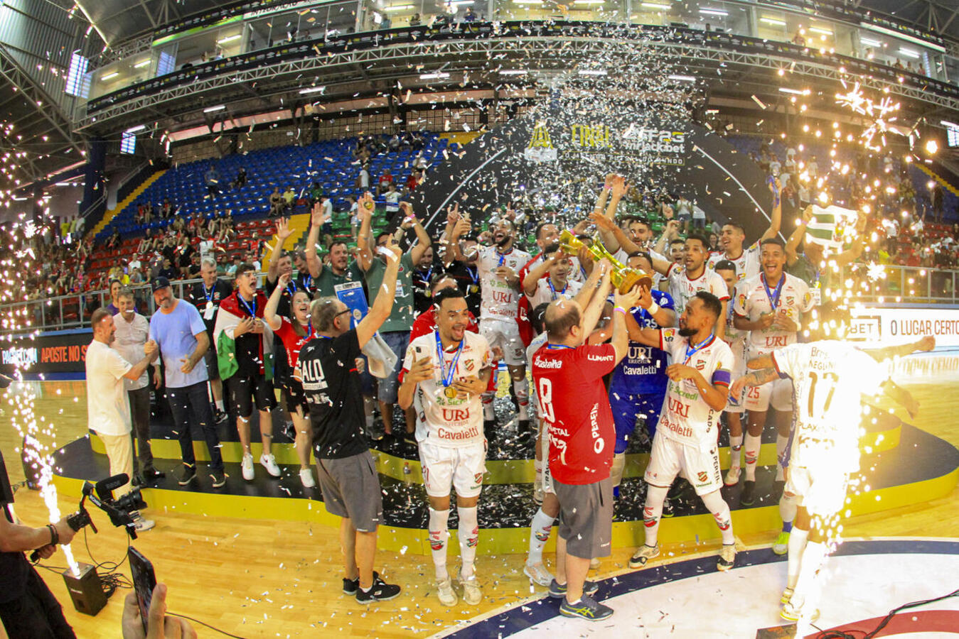 Alcides Pan foi palco da emocionante final da Liga Nacional de Futsal