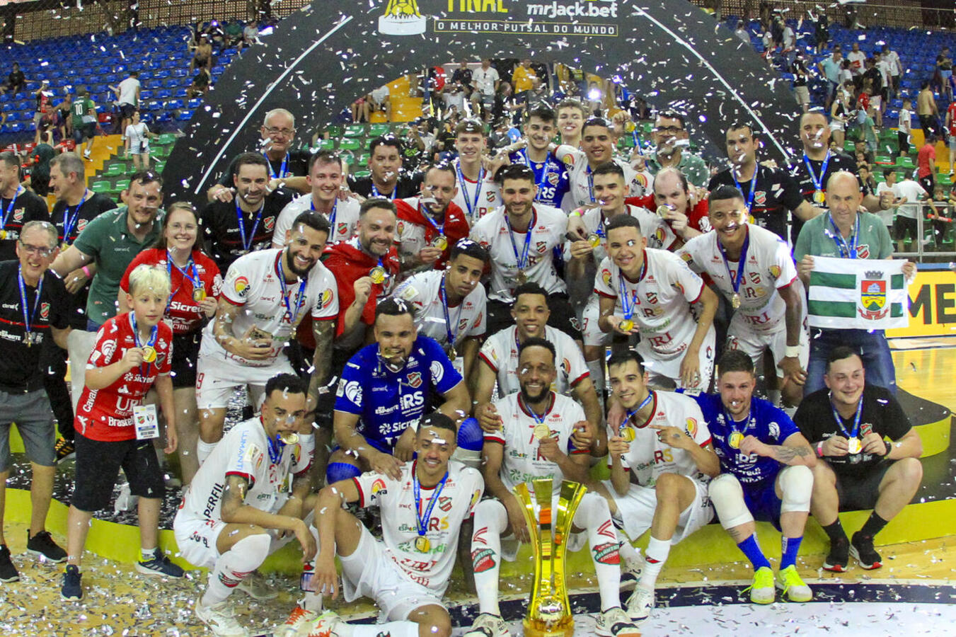 Alcides Pan foi palco da emocionante final da Liga Nacional de Futsal