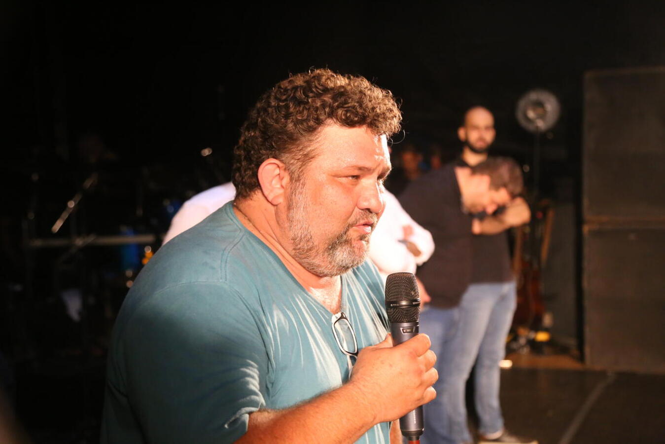 Multidão prestigia show de Guilherme e Santiago para comemorar os 71 anos de Toledo