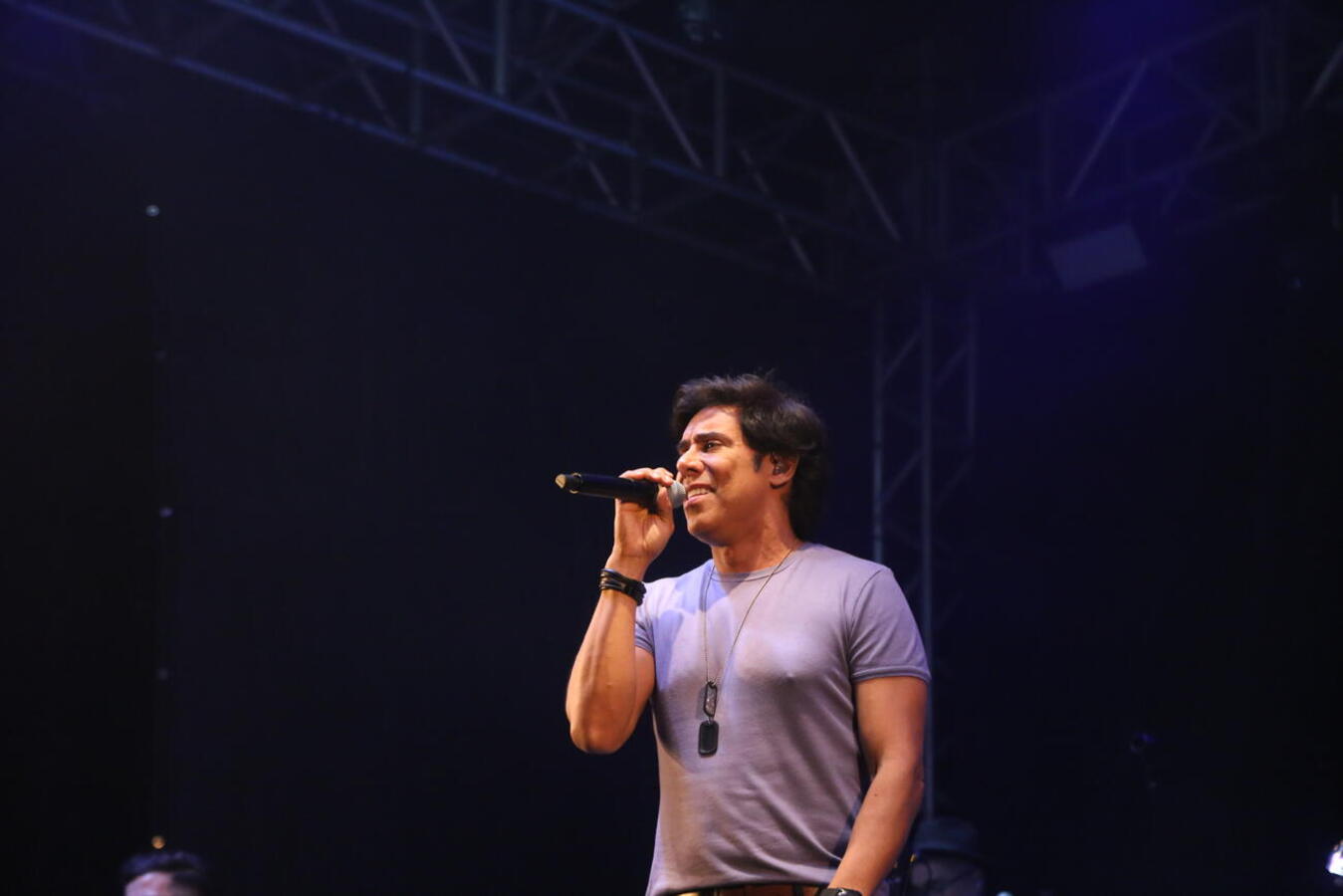 Multidão prestigia show de Guilherme e Santiago para comemorar os 71 anos de Toledo