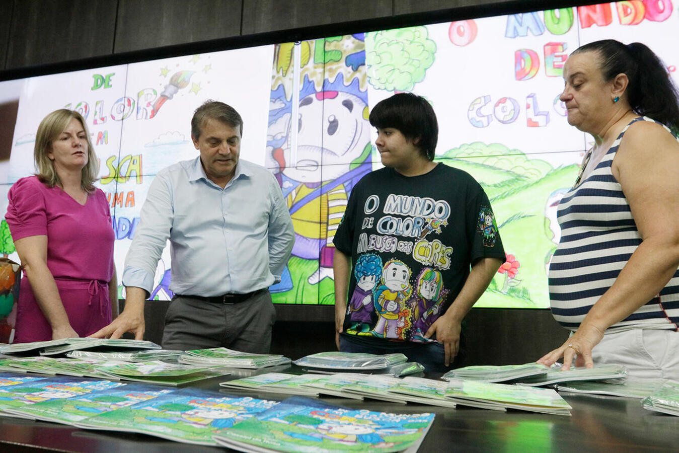 Educação adquire livros de escritor toledano Cassiel da Rosa