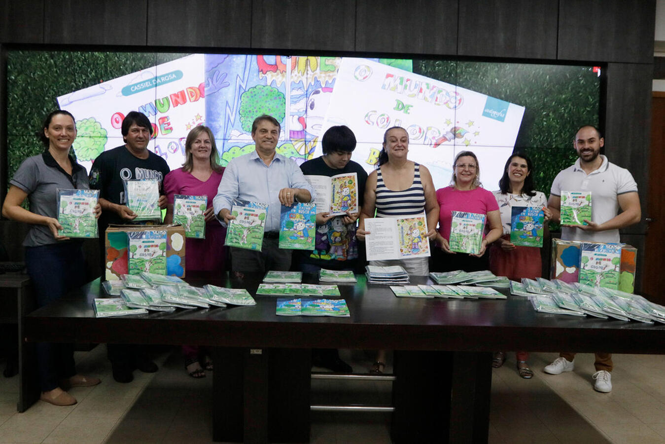 Educação adquire livros de escritor toledano Cassiel da Rosa