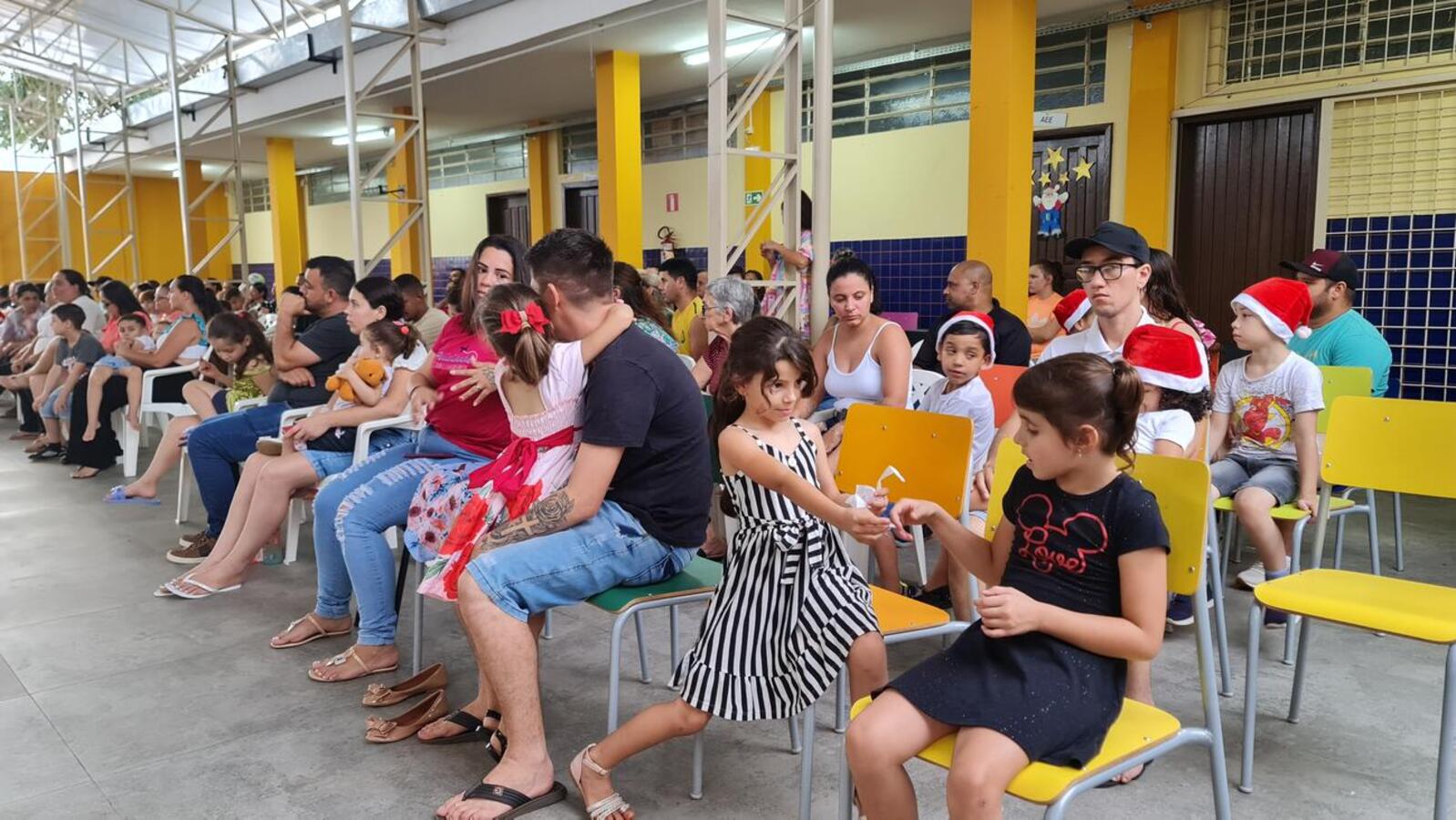 Solenidade de entrega das obras reuniu pais, alunos, professores e membros da comunidade escolar como um todo