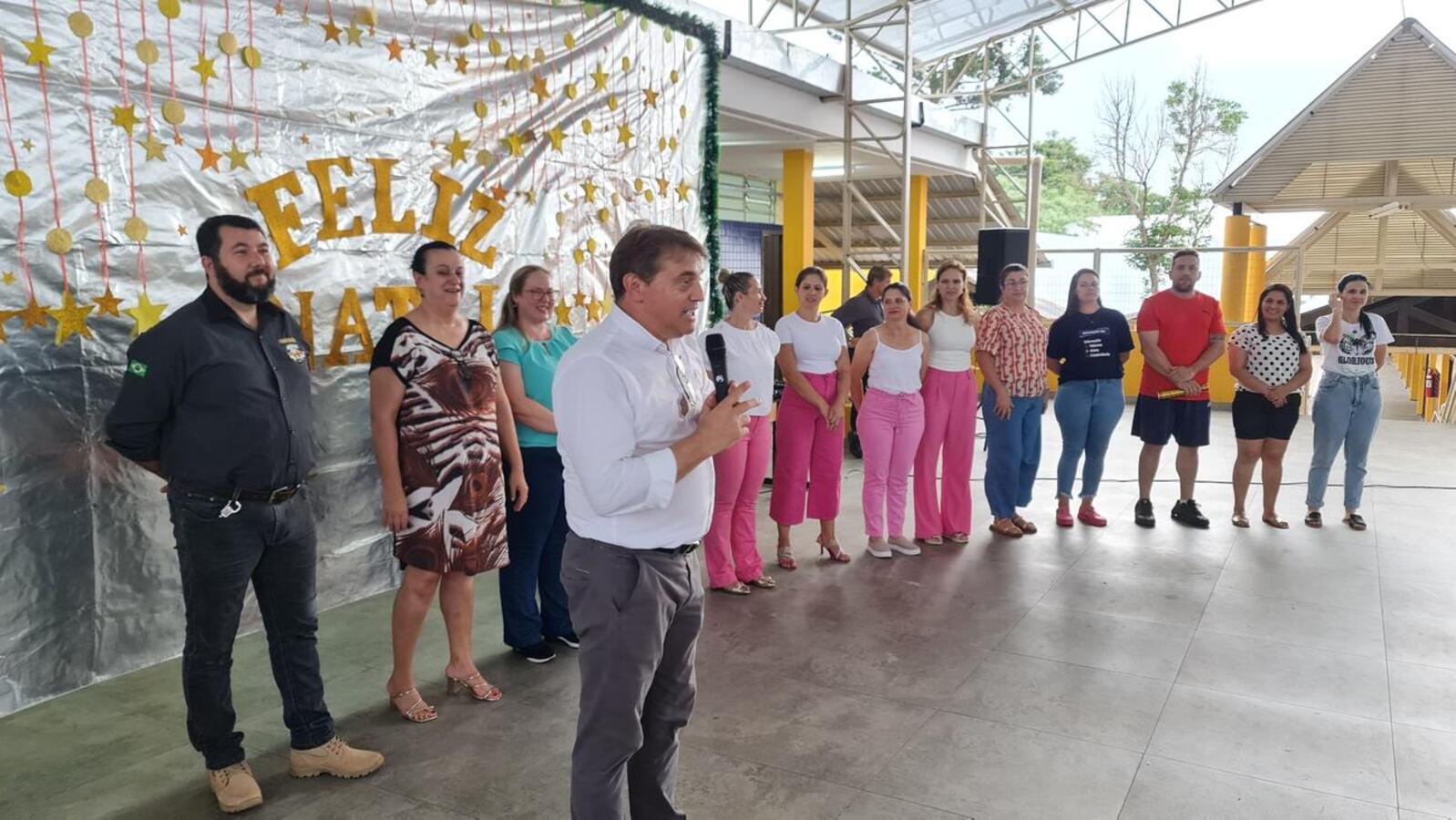 Solenidade de entrega das obras reuniu pais, alunos, professores e membros da comunidade escolar como um todo