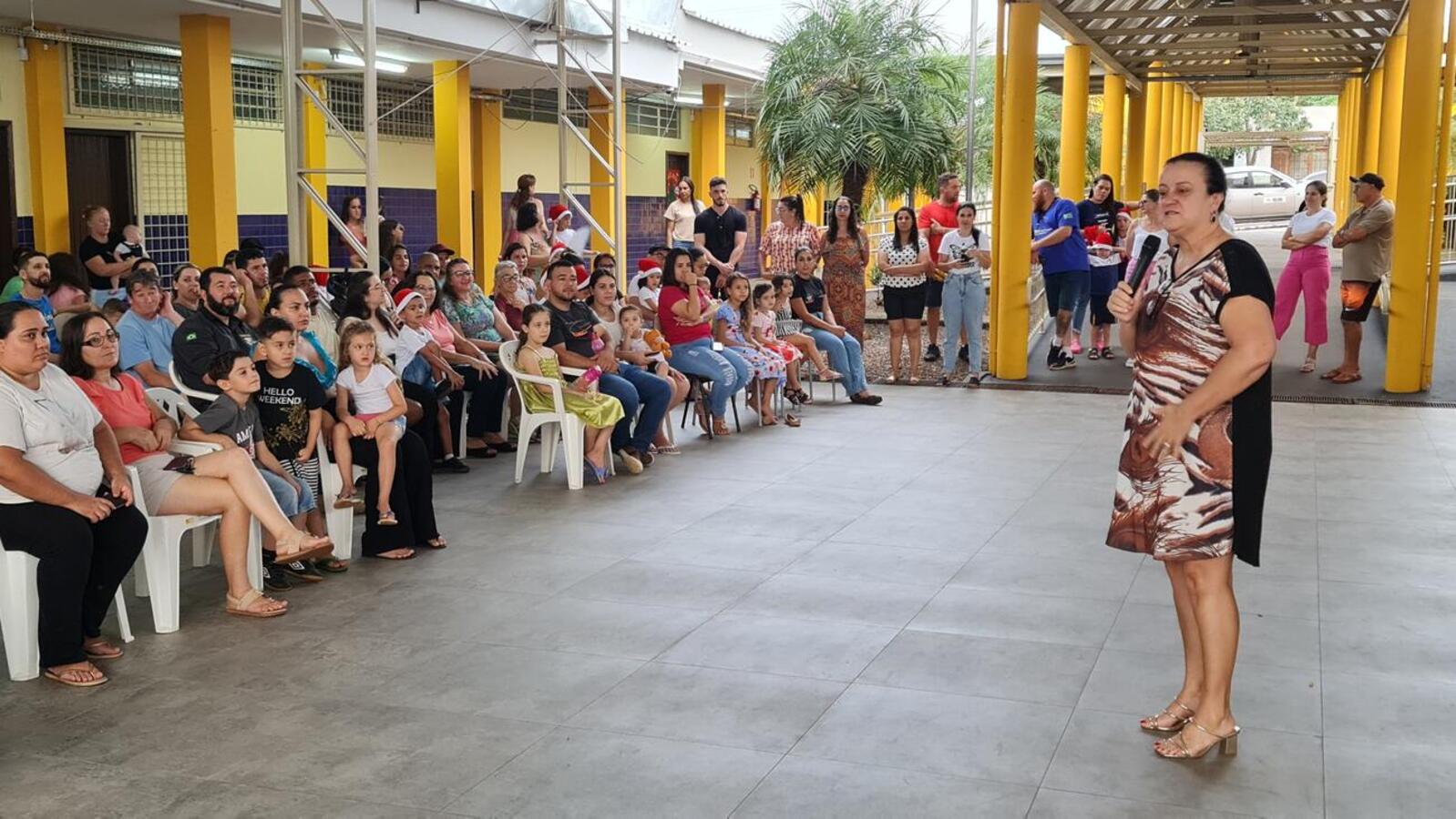 Solenidade de entrega das obras reuniu pais, alunos, professores e membros da comunidade escolar como um todo