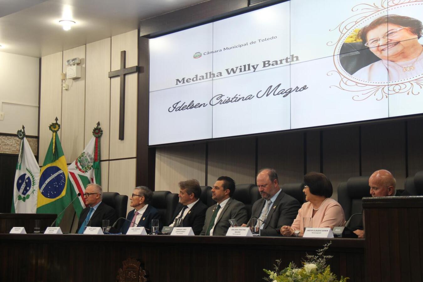 Entrega de Cidadania Honorária e Medalha Willy Barth marcam noite de homenagens na Câmara de Toledo