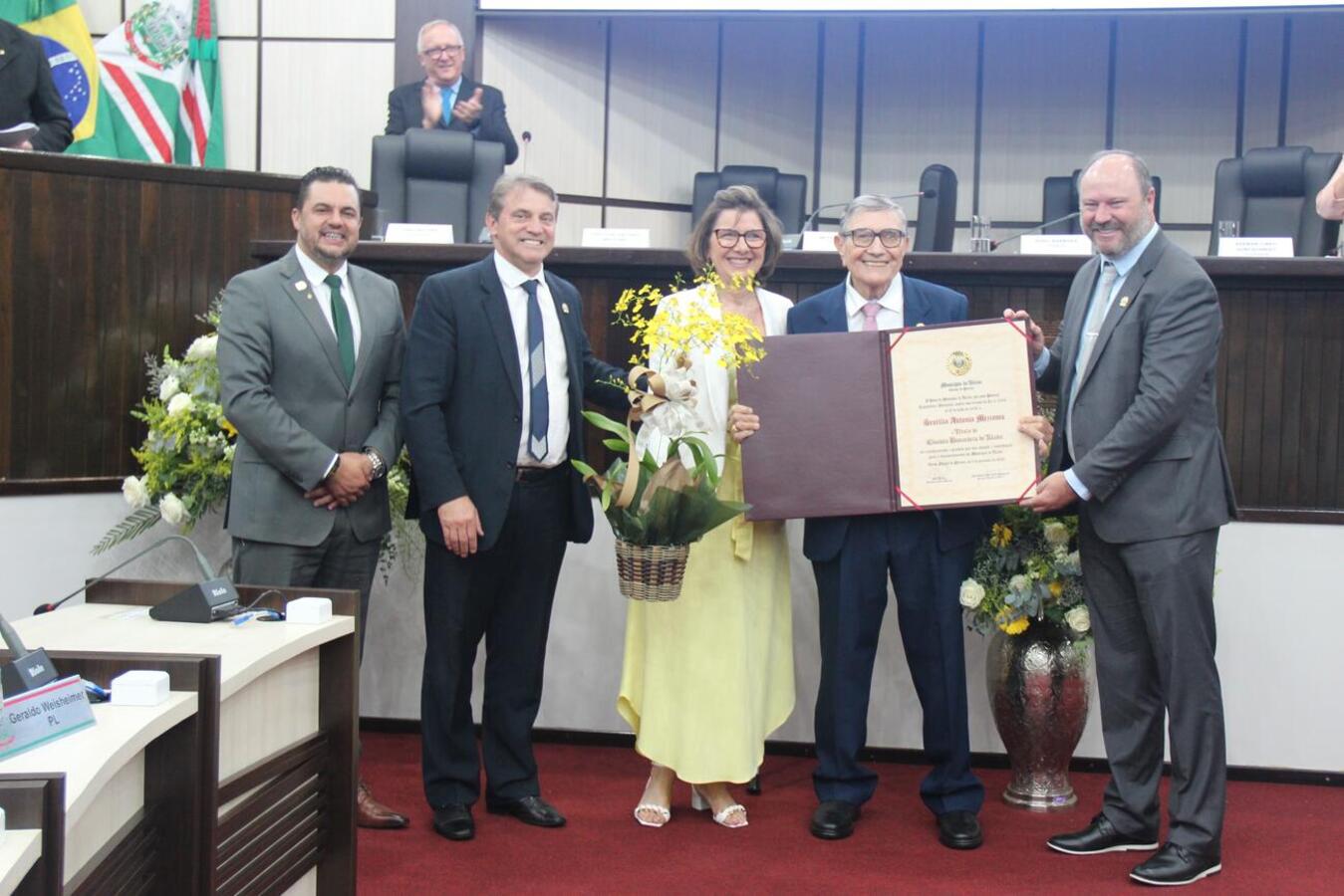 Entrega de Cidadania Honorária e Medalha Willy Barth marcam noite de homenagens na Câmara de Toledo
