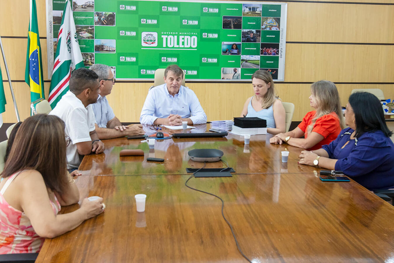 Servidores municipais concluem carreira no serviço público e são homenageados 