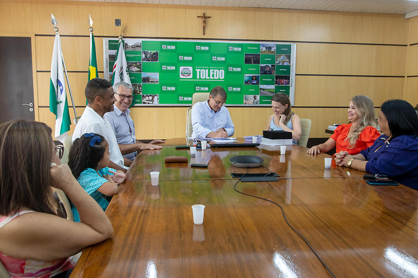 Servidores municipais concluem carreira no serviço público e são homenageados 