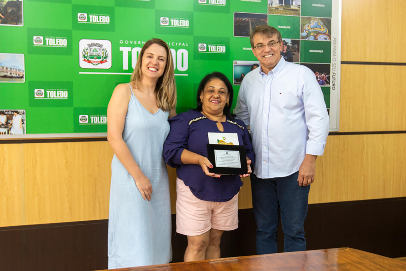 Servidores municipais concluem carreira no serviço público e são homenageados 