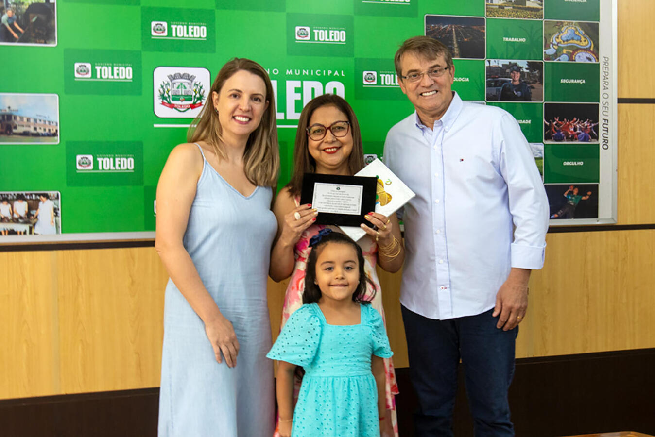 Servidores municipais concluem carreira no serviço público e são homenageados 