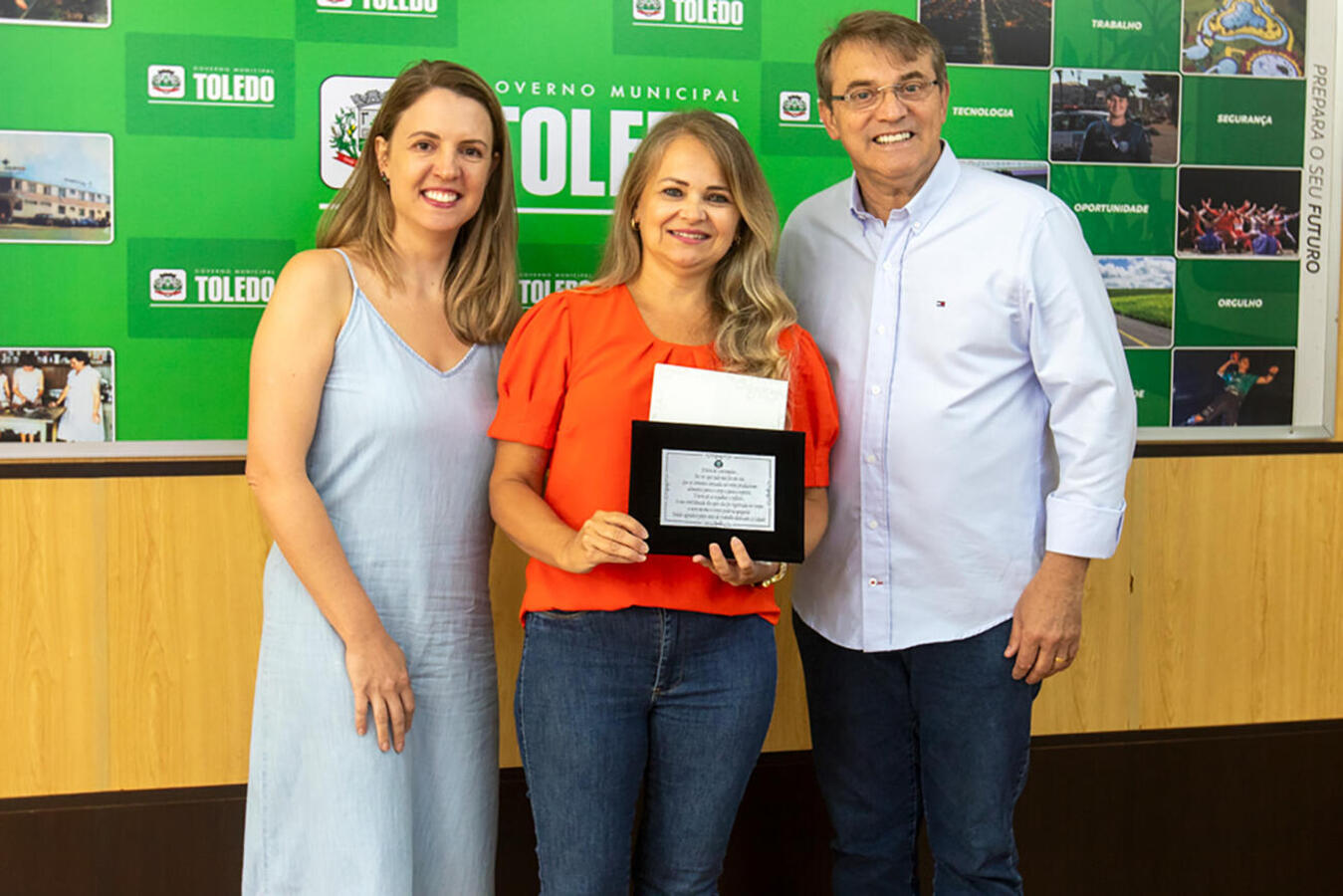 Servidores municipais concluem carreira no serviço público e são homenageados 