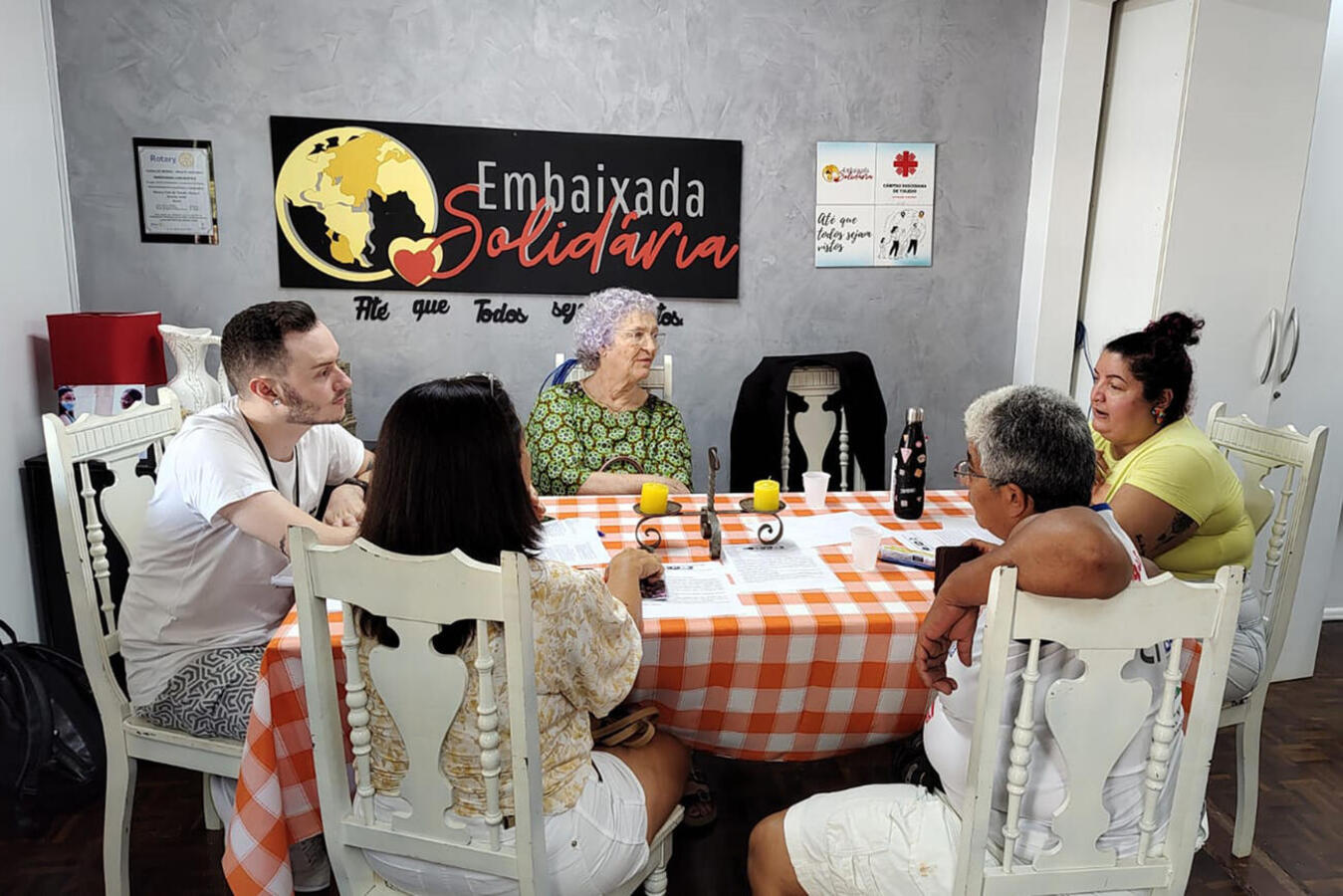 Realizado na tarde de sábado (6) na Embaixada Solidária, evento teve a presença de pessoas de várias origens, além de representantes de entidades e do poder público